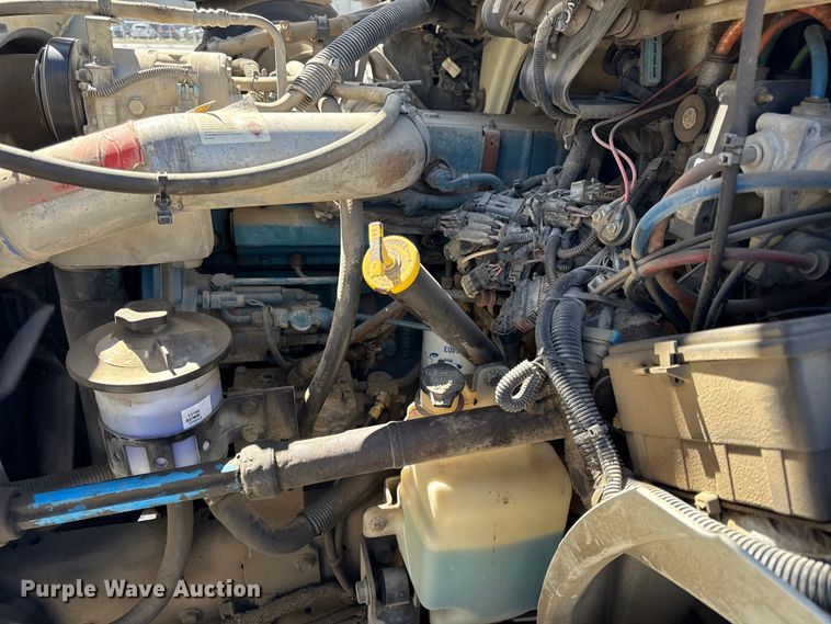 image for item DZ4425 2004 International 4300 digger derrick truck