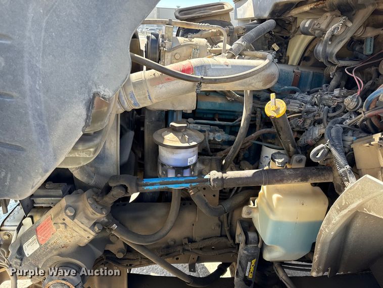 image for item DZ4425 2004 International 4300 digger derrick truck