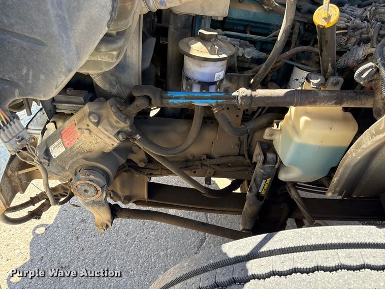 image for item DZ4425 2004 International 4300 digger derrick truck