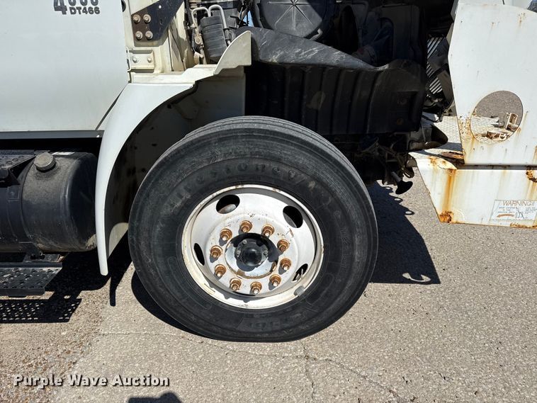 image for item DZ4425 2004 International 4300 digger derrick truck