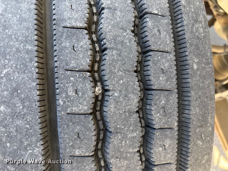 image for item DZ4425 2004 International 4300 digger derrick truck