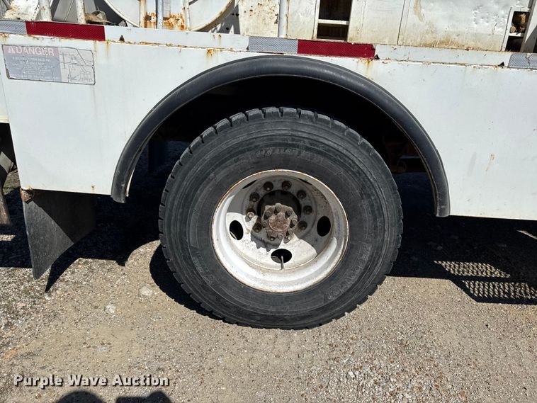 image for item DZ4425 2004 International 4300 digger derrick truck