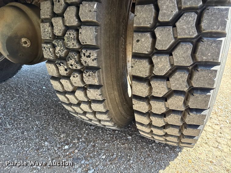 image for item DZ4425 2004 International 4300 digger derrick truck