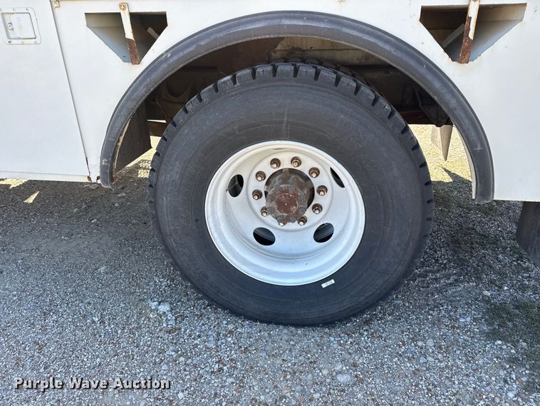 image for item DZ4425 2004 International 4300 digger derrick truck