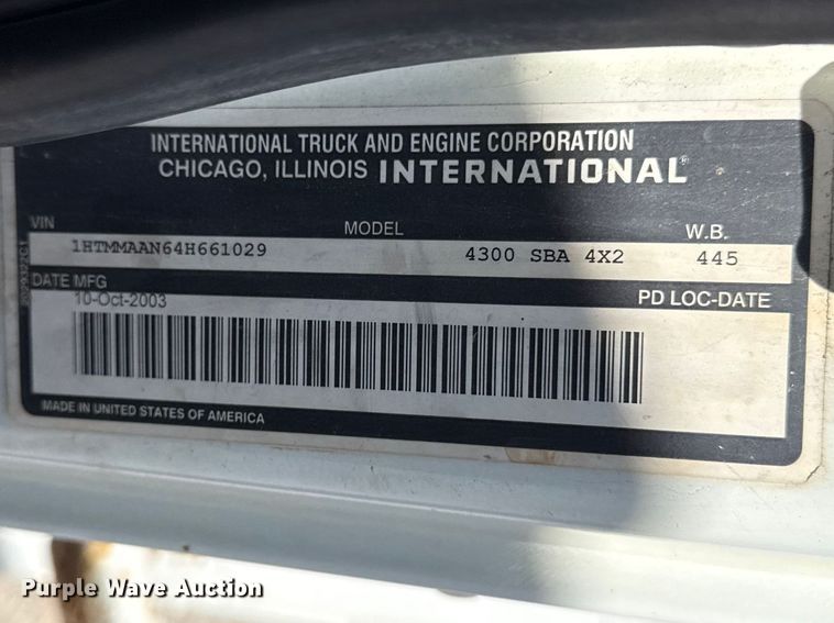 image for item DZ4425 2004 International 4300 digger derrick truck