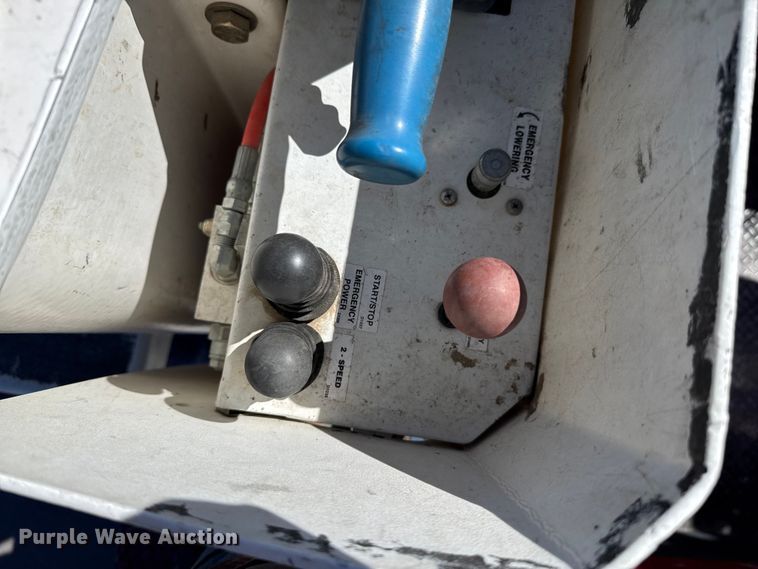 image for item DZ5187 2015 Ford F550 Ext. cab bucket truck