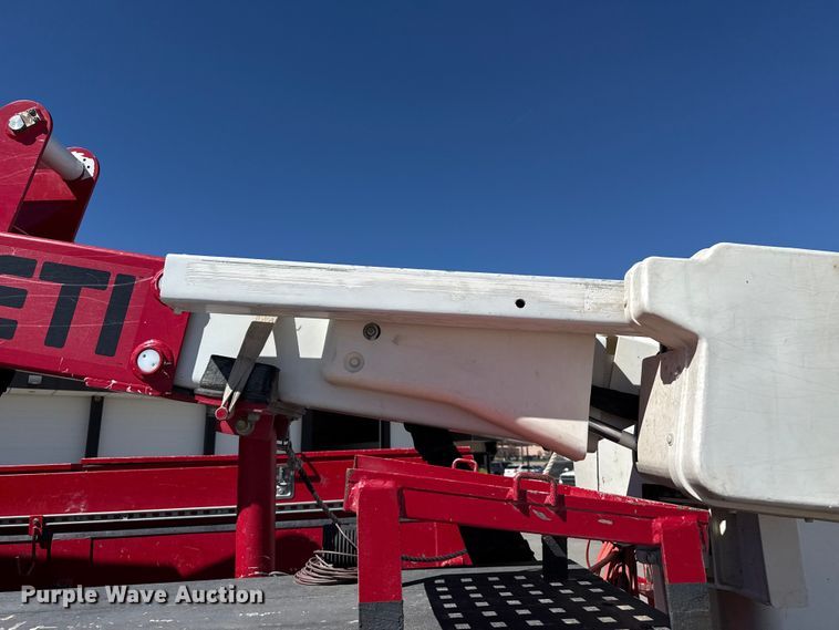 image for item DZ5187 2015 Ford F550 Ext. cab bucket truck