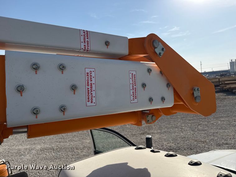 image for item DZ5245 2019 RAM 5500HD bucket truck