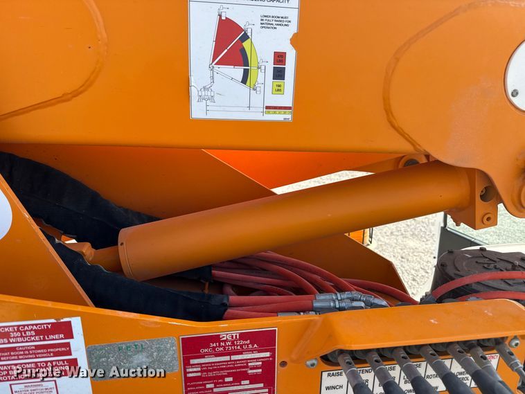 image for item DZ5245 2019 RAM 5500HD bucket truck