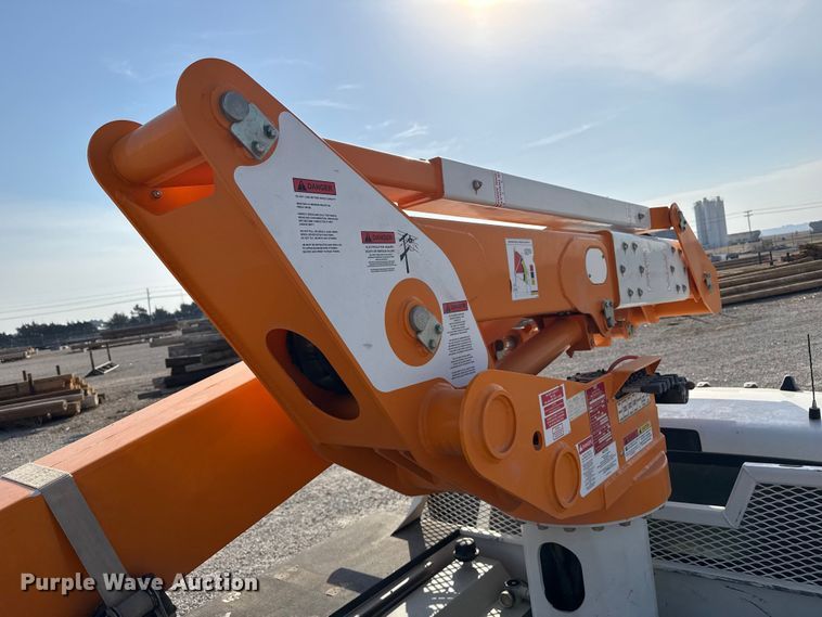 image for item DZ5245 2019 RAM 5500HD bucket truck