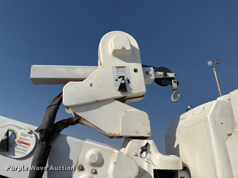 image for item DZ5245 2019 RAM 5500HD bucket truck