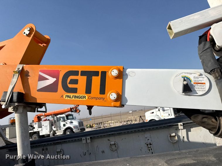 image for item DZ5245 2019 RAM 5500HD bucket truck