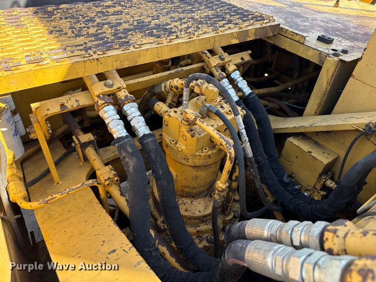 image for item DZ5260 1990 Caterpillar E240 excavator