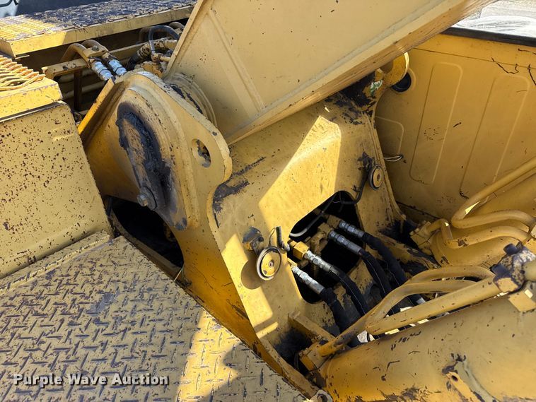 image for item DZ5260 1990 Caterpillar E240 excavator