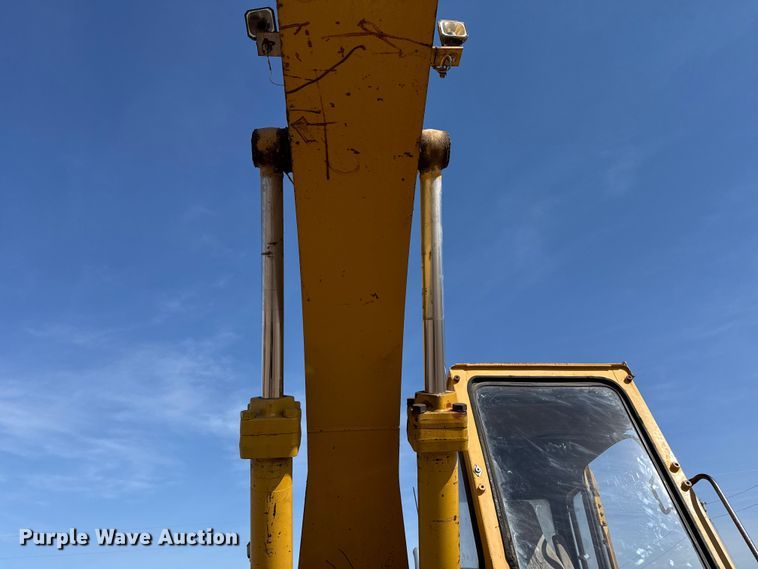 image for item DZ5260 1990 Caterpillar E240 excavator