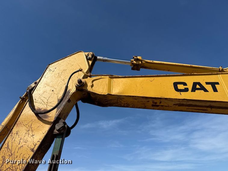 image for item DZ5260 1990 Caterpillar E240 excavator