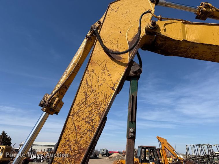 image for item DZ5260 1990 Caterpillar E240 excavator