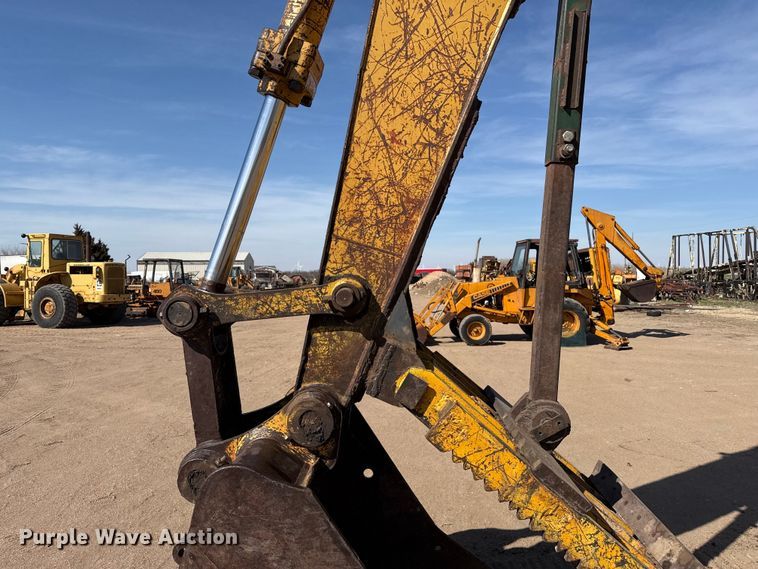 image for item DZ5260 1990 Caterpillar E240 excavator