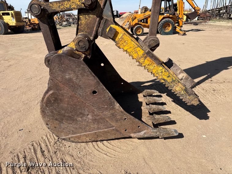 image for item DZ5260 1990 Caterpillar E240 excavator
