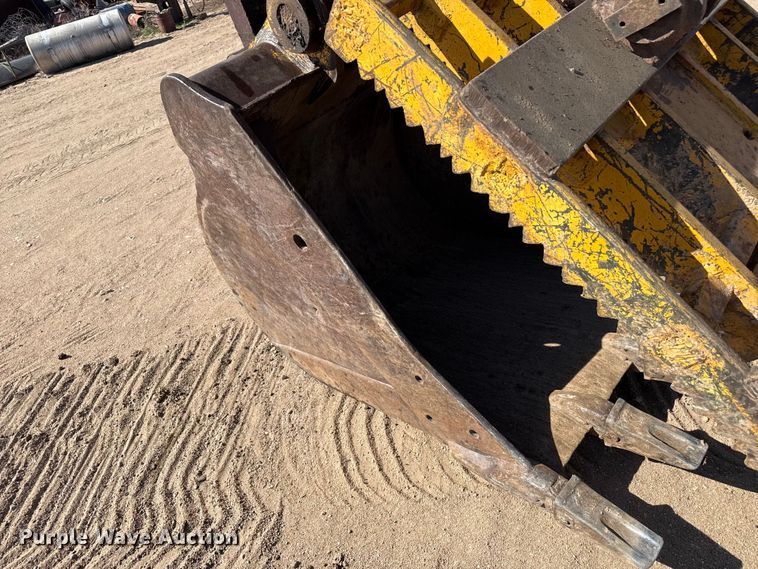 image for item DZ5260 1990 Caterpillar E240 excavator