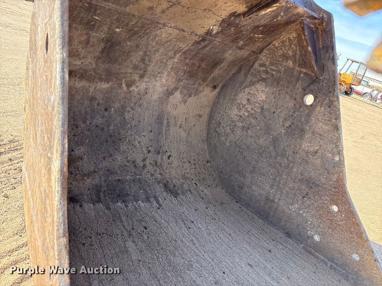 image for item DZ5260 1990 Caterpillar E240 excavator