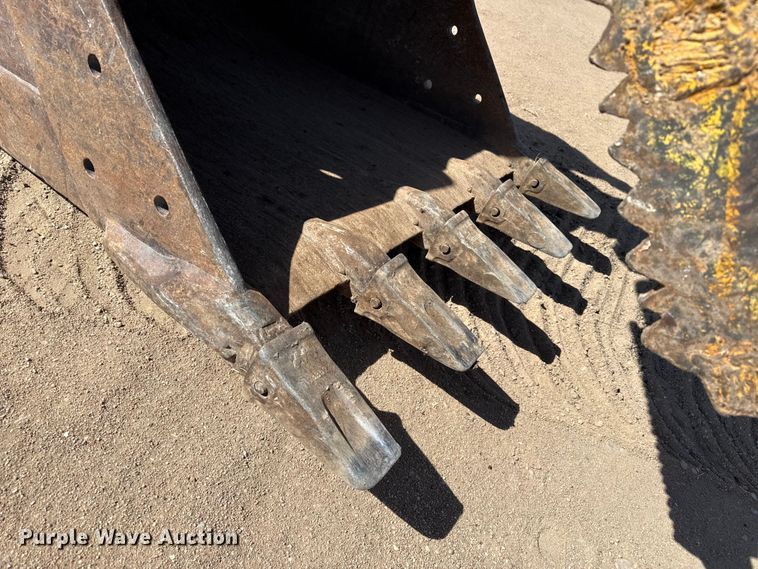 image for item DZ5260 1990 Caterpillar E240 excavator