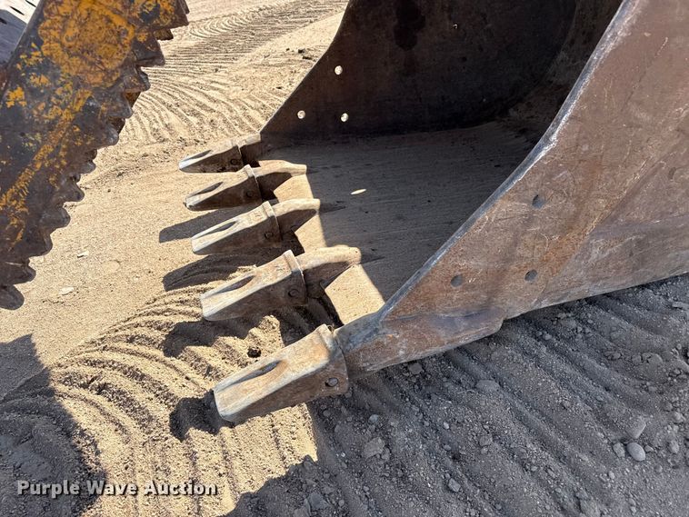 image for item DZ5260 1990 Caterpillar E240 excavator