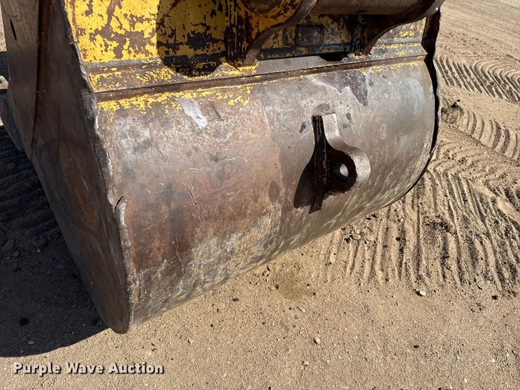 image for item DZ5260 1990 Caterpillar E240 excavator
