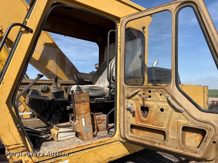 image for item DZ5260 1990 Caterpillar E240 excavator
