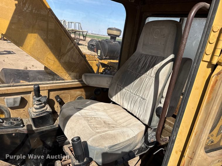 image for item DZ5260 1990 Caterpillar E240 excavator