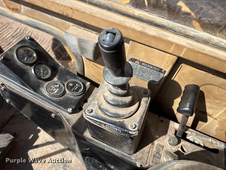 image for item DZ5260 1990 Caterpillar E240 excavator