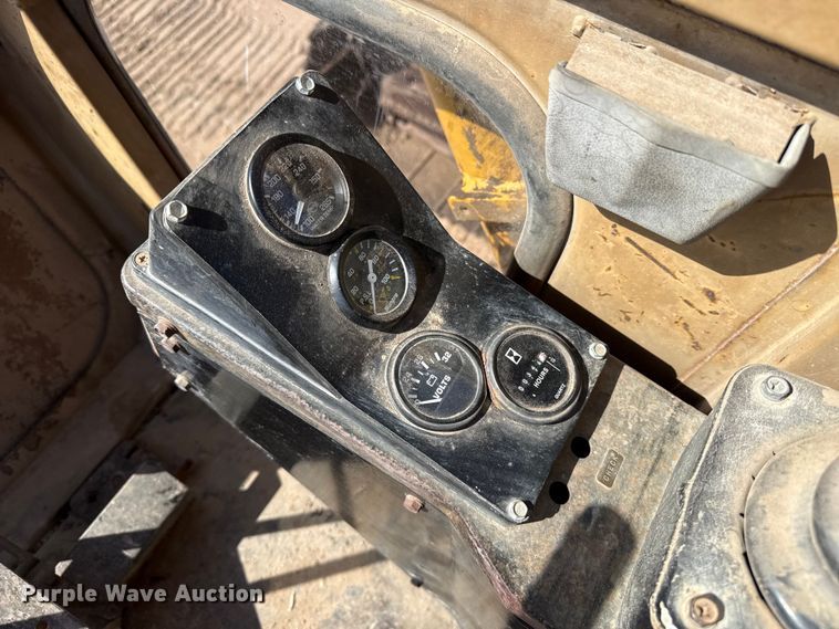 image for item DZ5260 1990 Caterpillar E240 excavator