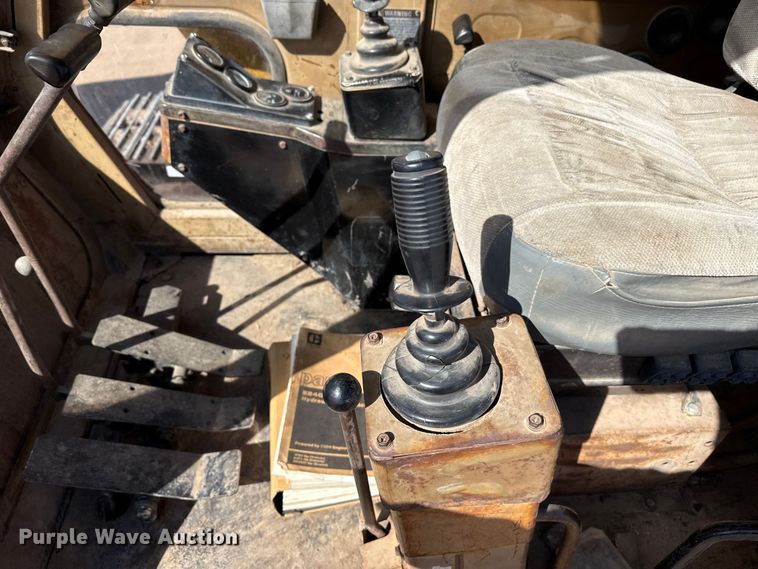 image for item DZ5260 1990 Caterpillar E240 excavator