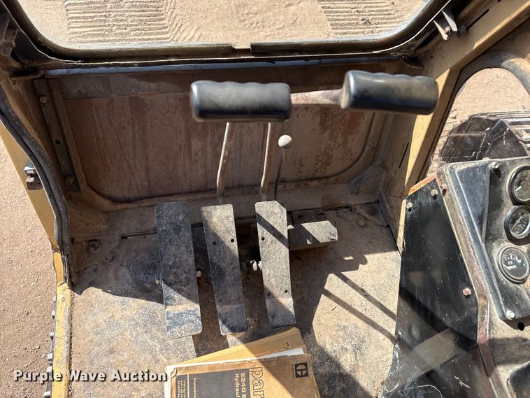 image for item DZ5260 1990 Caterpillar E240 excavator