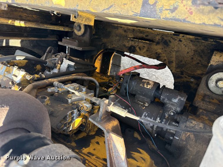 image for item DZ5260 1990 Caterpillar E240 excavator