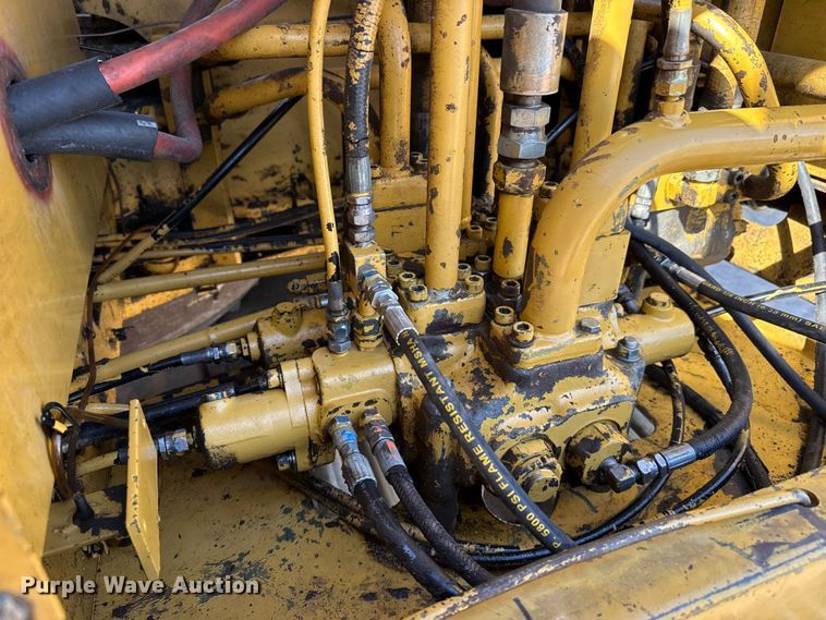 image for item DZ5260 1990 Caterpillar E240 excavator