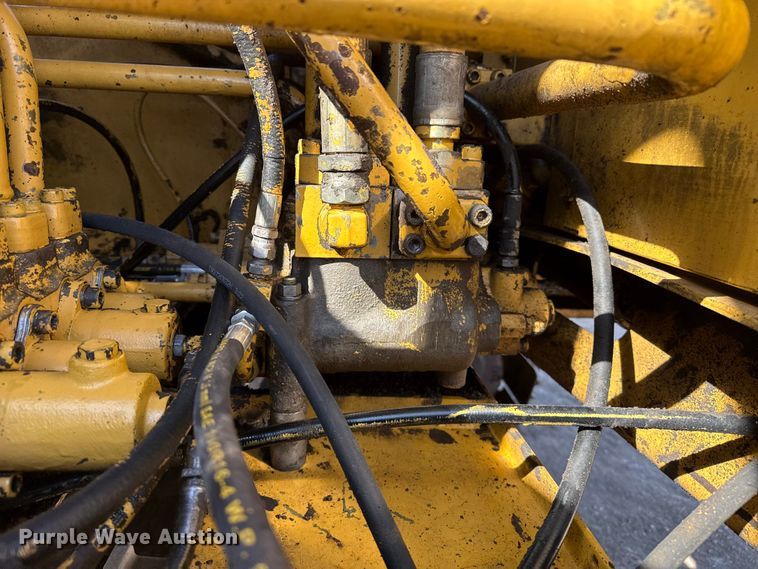 image for item DZ5260 1990 Caterpillar E240 excavator