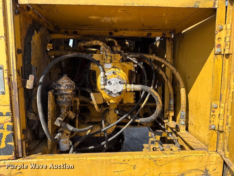 image for item DZ5260 1990 Caterpillar E240 excavator