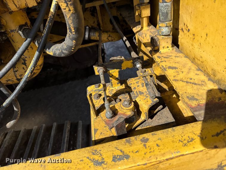 image for item DZ5260 1990 Caterpillar E240 excavator