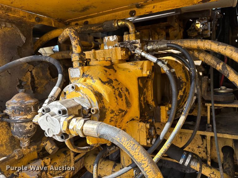 image for item DZ5260 1990 Caterpillar E240 excavator