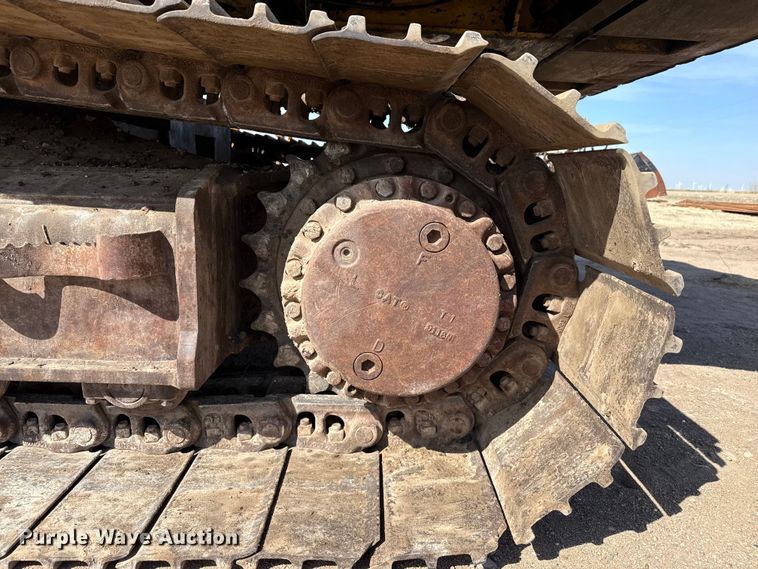 image for item DZ5260 1990 Caterpillar E240 excavator