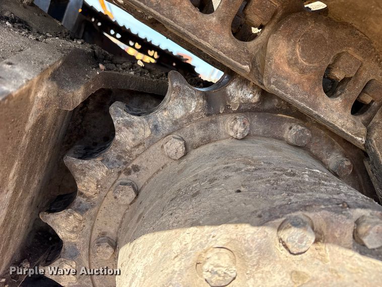 image for item DZ5260 1990 Caterpillar E240 excavator