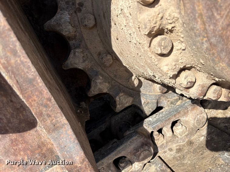 image for item DZ5260 1990 Caterpillar E240 excavator