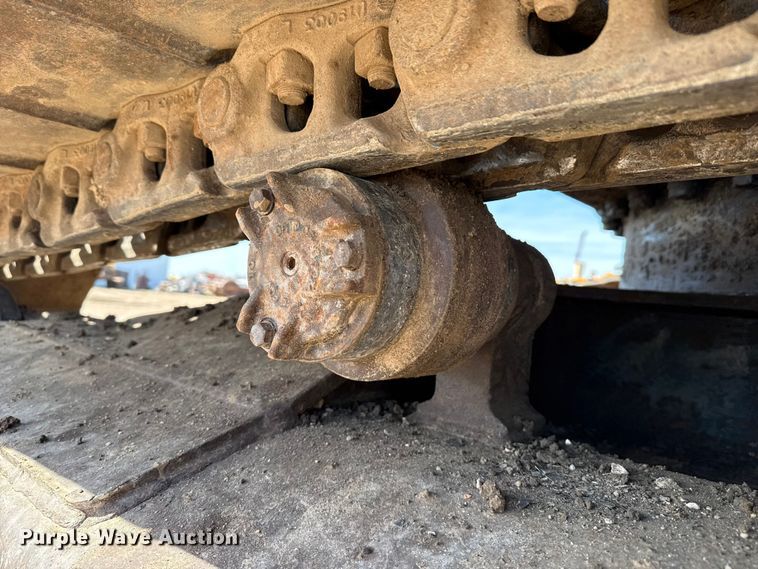 image for item DZ5260 1990 Caterpillar E240 excavator