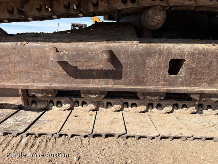 image for item DZ5260 1990 Caterpillar E240 excavator