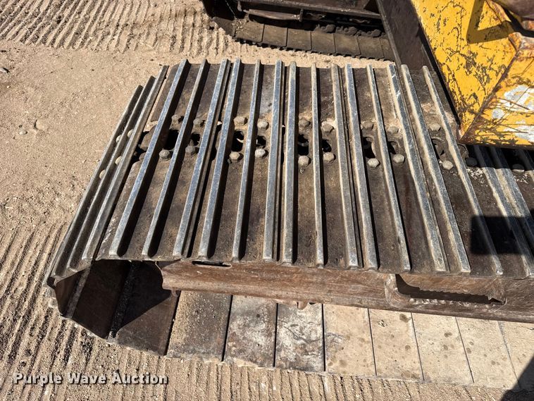 image for item DZ5260 1990 Caterpillar E240 excavator