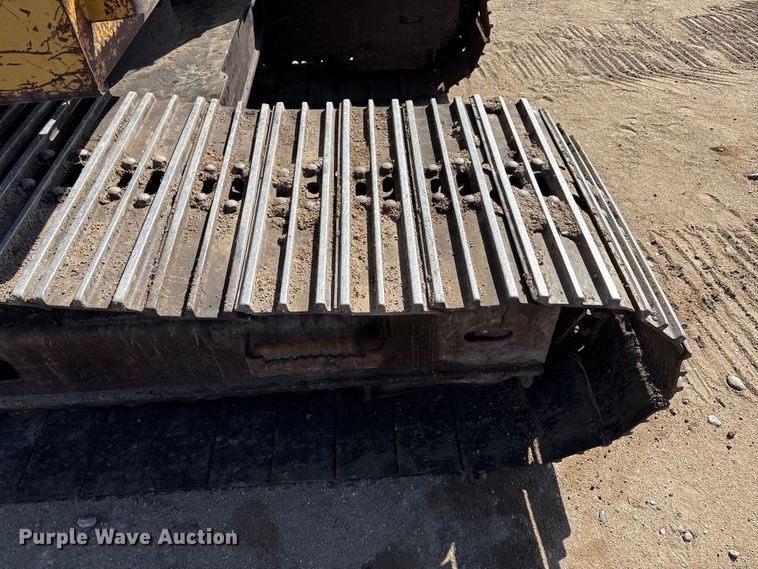 image for item DZ5260 1990 Caterpillar E240 excavator