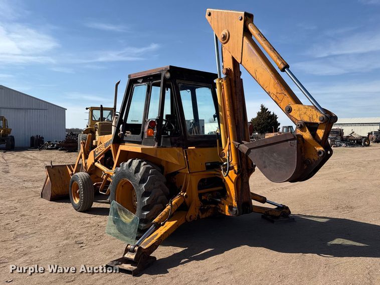 image for item DZ5261 Case backhoe