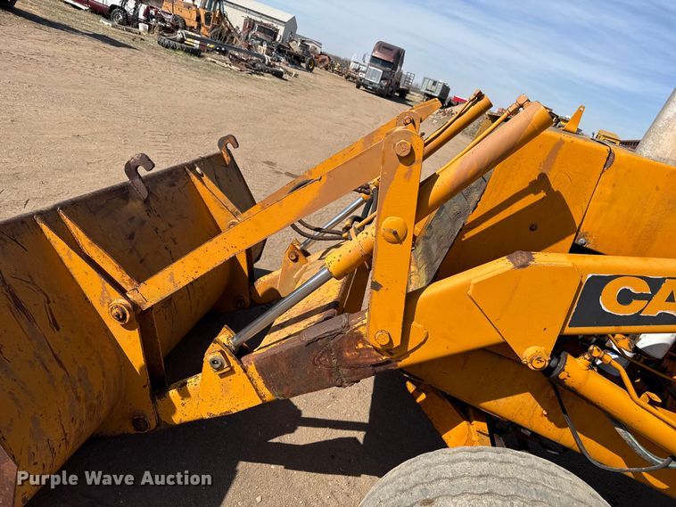 image for item DZ5261 Case backhoe