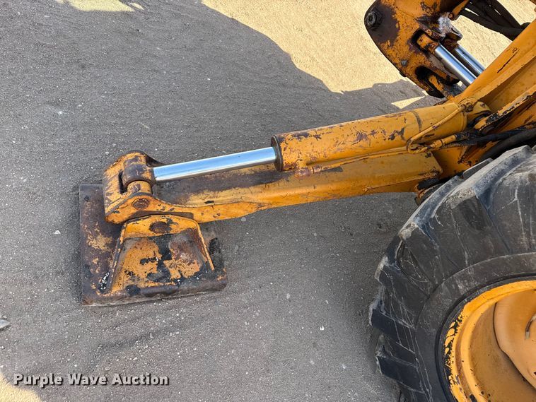 image for item DZ5261 Case backhoe